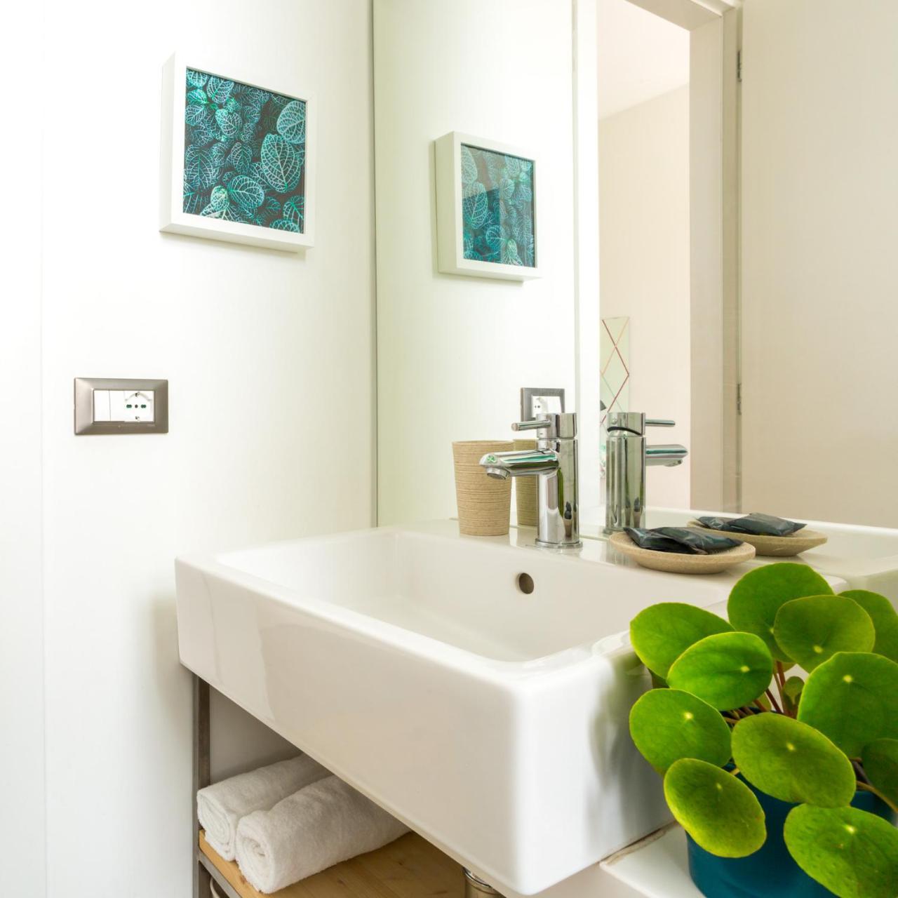 Duomo Views, Light, Jungle-Inspired Studio With Terrace Milán Exteriér fotografie